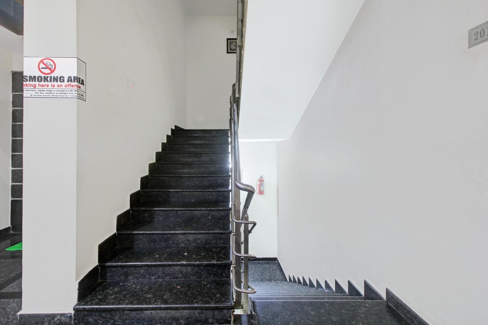 Collection O 82357 Hotel Surabhi Pride Trimulgherry Εξωτερικό φωτογραφία