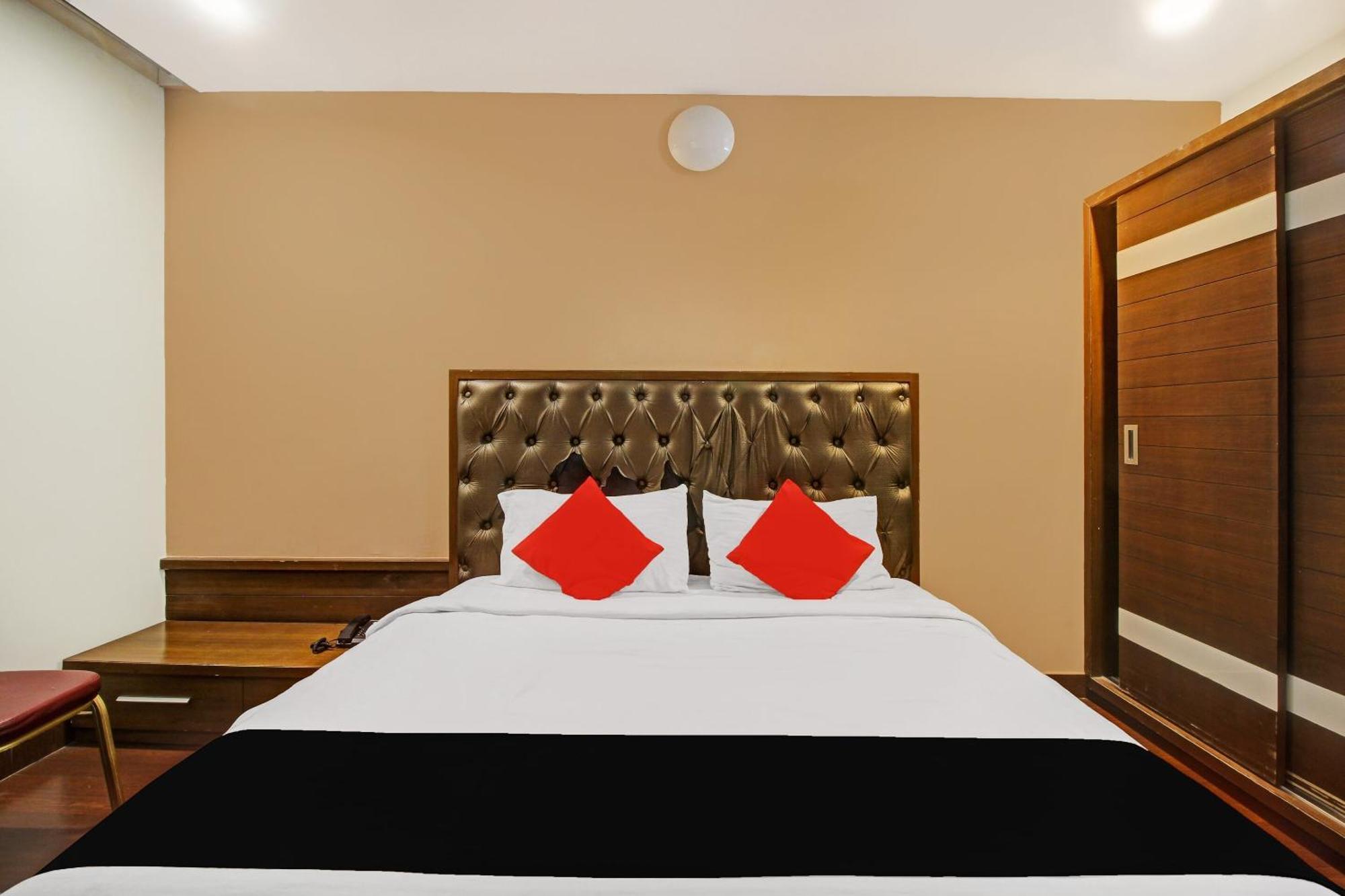 Collection O 82357 Hotel Surabhi Pride Trimulgherry Εξωτερικό φωτογραφία